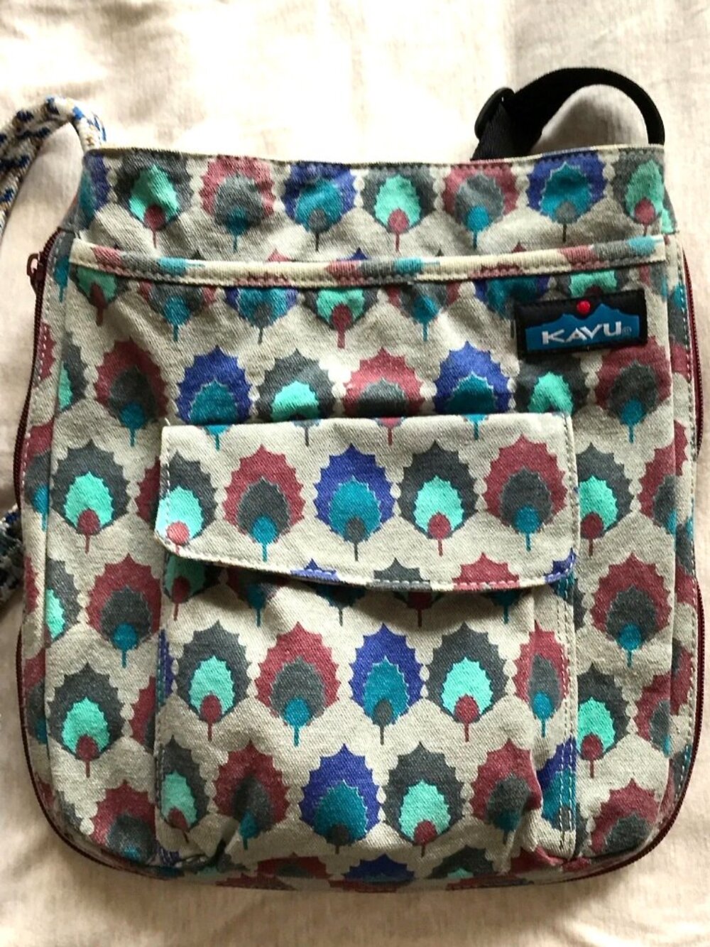 KAVU Keepalong Crossbody Tote Bag Holly Leaf Print Canvas
